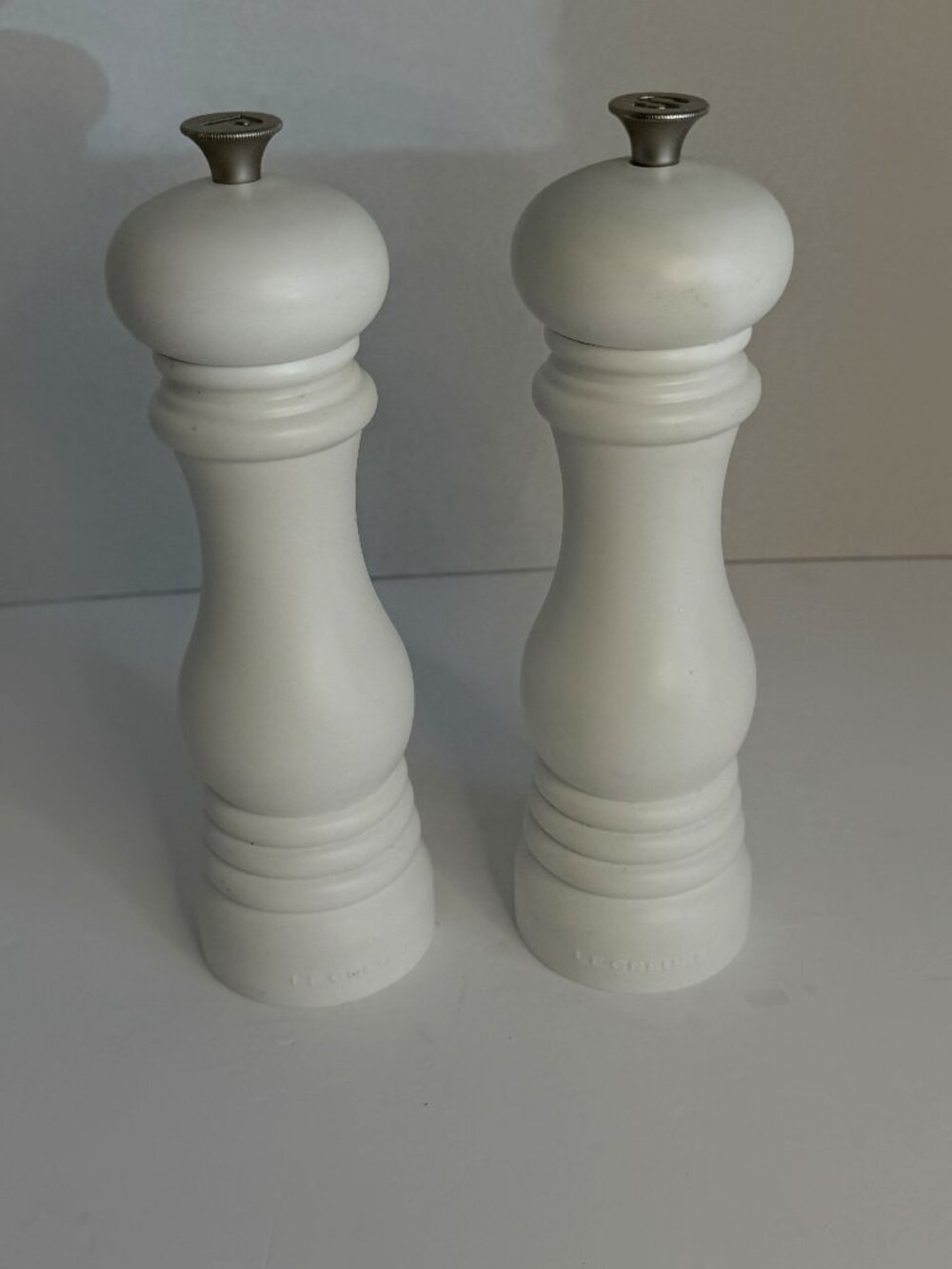 Le Creuset White Adjustable Salt & Pepper Grinder Mill Set, 2 Piece   8" tall